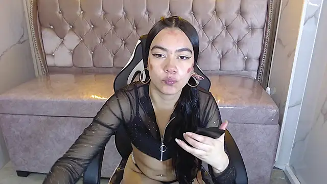 Snapshot of dania_b_ chatting on 10/17/25, 03:10 dania b online show from 10/17/25, 03:10