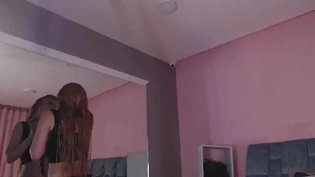 Camila Russoo online show from 11/29/25, 07:36