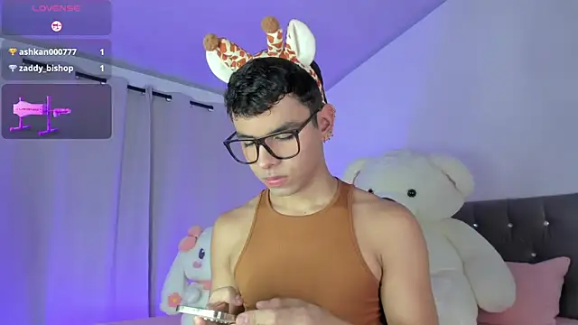 Snapshot of Auren_Sethian chatting on 10/07/25, 07:48 Auren Sethian online show from 10/07/25, 07:48