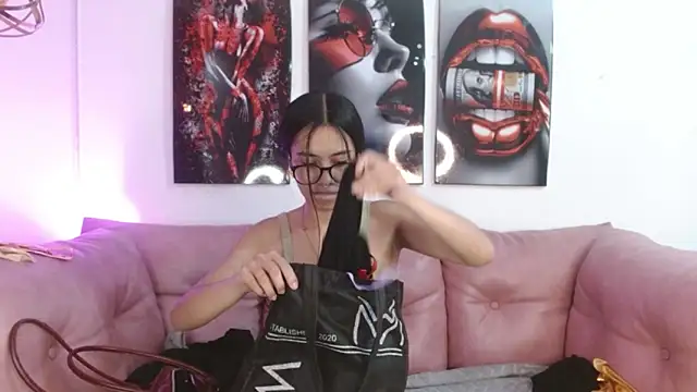 Snapshot of Miahotcs1 chatting on 12/04/25, 12:37 Miahotcs1 online show from 12/04/25, 12:37