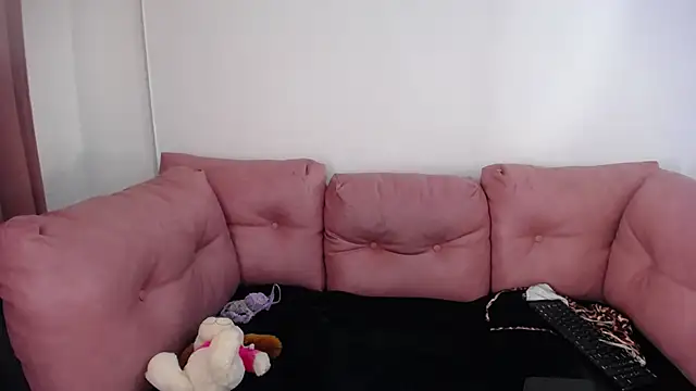 Miahotcs1 online show from 05/12/26, 01:17