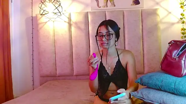 Snapshot of Miahotcs1 chatting on 10/01/25, 02:21 Miahotcs1 online show from 10/01/25, 02:21