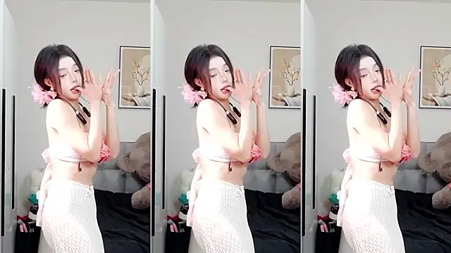 Flower hua online show from 10/18/25, 03:47