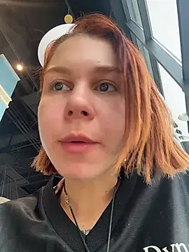 Snapshot of RosieSecret chatting on 11/06/25, 08:18 RosieSecret online show from 11/06/25, 08:18