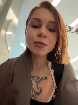 Snapshot of RosieSecret chatting on 12/17/25, 08:08 RosieSecret online show from 12/17/25, 08:08