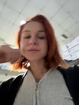 Snapshot of RosieSecret chatting on 10/16/25, 08:11 RosieSecret online show from 10/16/25, 08:11