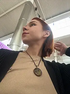 Snapshot of RosieSecret chatting on 10/25/25, 08:13 RosieSecret online show from 10/25/25, 08:13