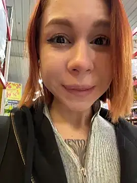 Snapshot of RosieSecret chatting on 11/30/25, 08:04 RosieSecret online show from 11/30/25, 08:04