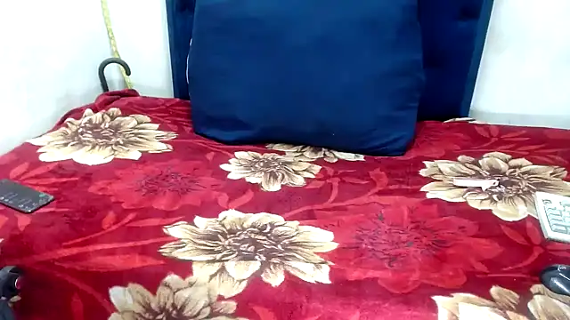 BUNNYCHOWX28 online show from 10/12/25, 08:32