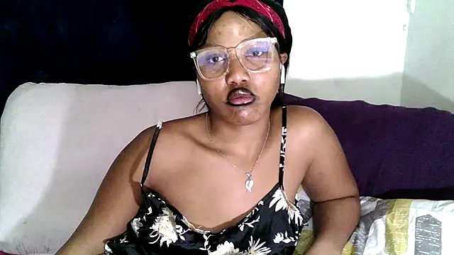 BUNNYCHOWX28 online show from 12/03/25, 05:12