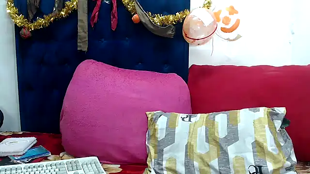 BUNNYCHOWX28 online show from 12/18/25, 09:07