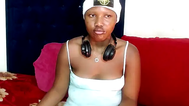 BUNNYCHOWX28 online show from 01/15/26, 09:01