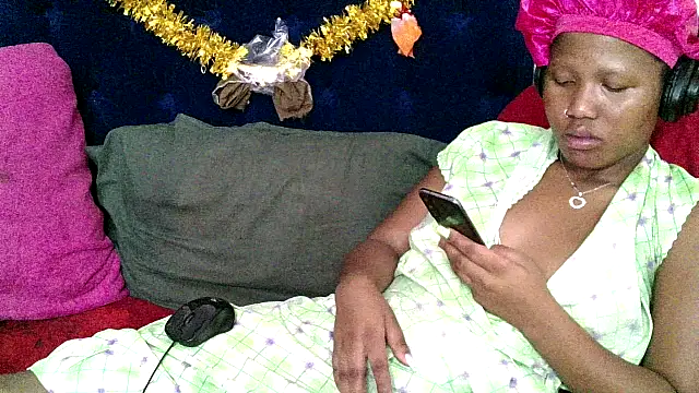 BUNNYCHOWX28 online show from 01/06/26, 08:35