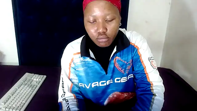 BUNNYCHOWX28 online show from 11/17/25, 12:53