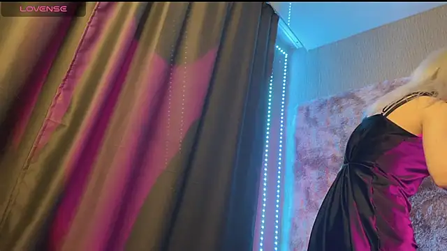 snowy lisa online show from 04/19/26, 03:24