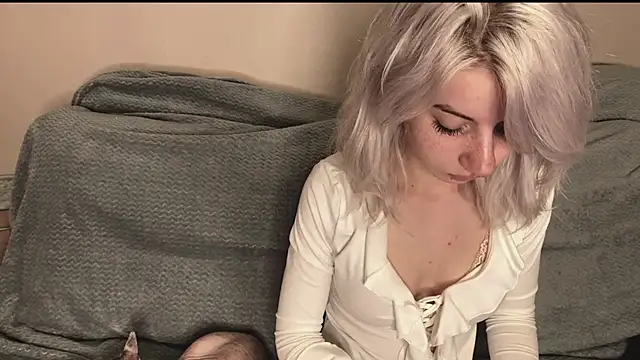 snowy lisa online show from 10/11/25, 09:21