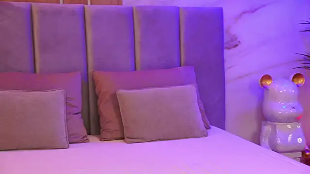 EllyLynn online show from 01/12/26, 08:15