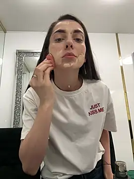 EllyLynn online show from 04/13/26, 05:28