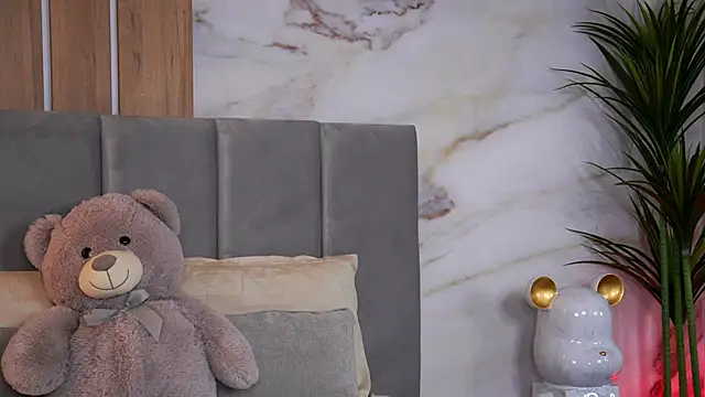 EllyLynn online show from 11/11/25, 07:30