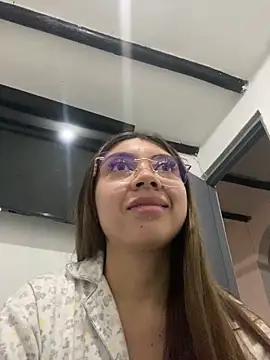 Sara-cooper2 online show from 12/21/25, 12:18