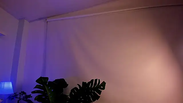 Nicolle Evanss  online show from 09/17/25, 03:52