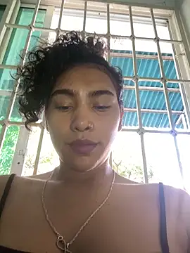 Snapshot of SophieD chatting on 11/12/25, 01:37 SophieD online show from 11/12/25, 01:37