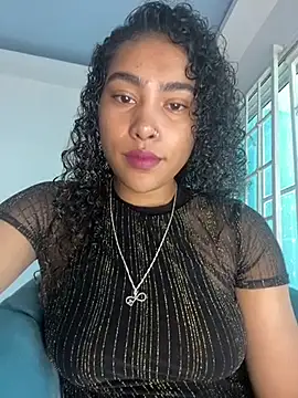 Snapshot of SophieD chatting on 11/19/25, 02:17 SophieD online show from 11/19/25, 02:17