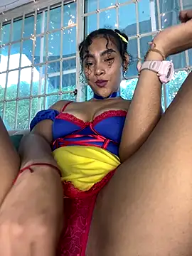 Snapshot of SophieD chatting on 09/24/25, 11:28 SophieD online show from 09/24/25, 11:28