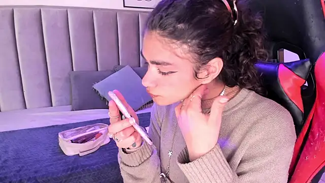 Puffy Hearts online show from 10/21/25, 04:50