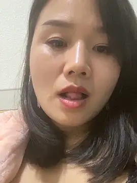 Snapshot of Mier-cn chatting on 11/25/25, 01:33 Mier-cn online show from 11/25/25, 01:33