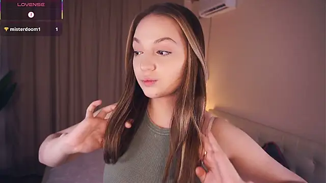 NguyetHankey online show from 12/22/25, 06:13