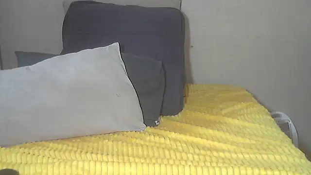 Snapshot of AnnabigpussyXO chatting on 11/14/25, 04:32 AnnabigpussyXO online show from 11/14/25, 04:32