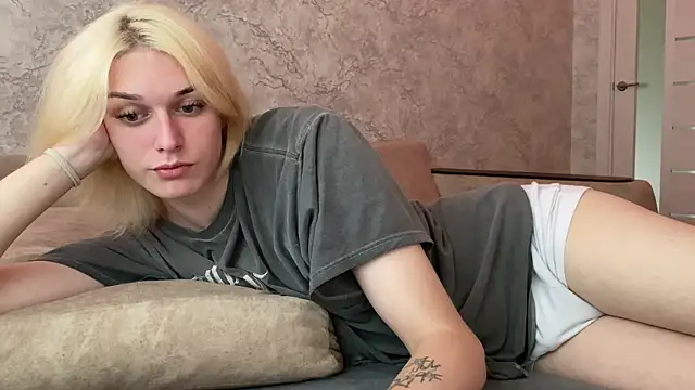 evelina228 online show from 09/18/25, 07:33