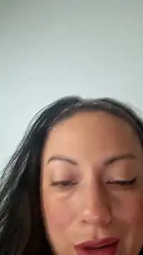 Snapshot of Katia_gh chatting on 11/15/25, 05:17 Katia gh online show from 11/15/25, 05:17