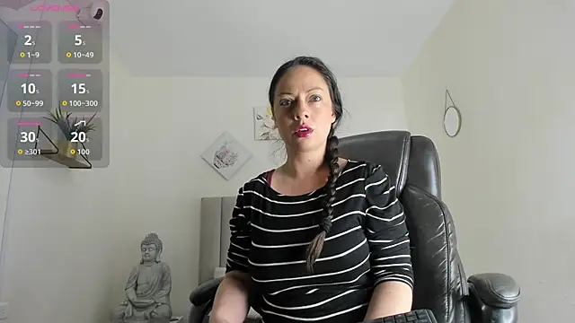 Snapshot of Katia_gh chatting on 10/23/25, 11:20 Katia gh online show from 10/23/25, 11:20