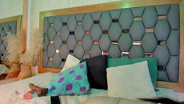 bonnie sm online show from 12/04/25, 07:13