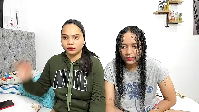 nay and aleja1 online show from 11/07/25, 02:49