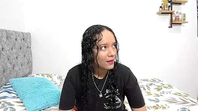 nay and aleja1 online show from 11/12/25, 02:37