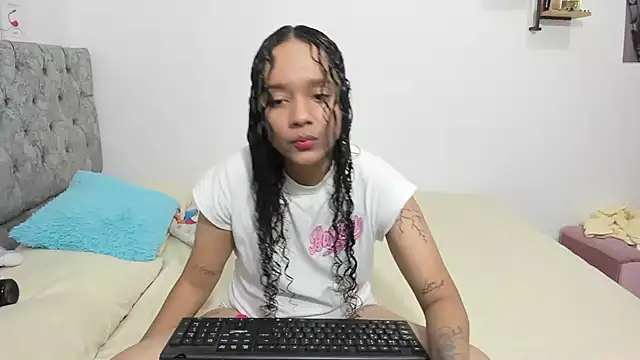 nay and aleja1 online show from 12/15/25, 02:06