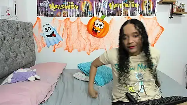 nay and aleja1 online show from 10/30/25, 02:32