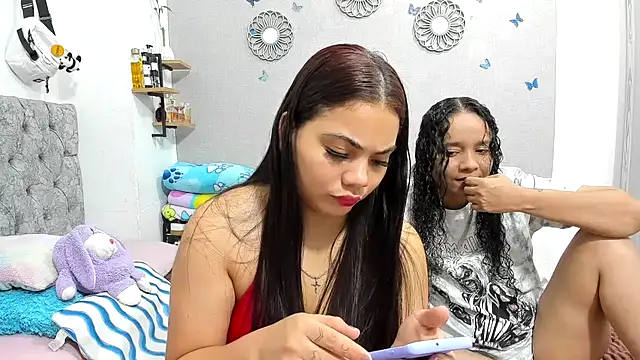 Snapshot of nay_and_aleja1 chatting on 09/20/25, 03:55 nay and aleja1 online show from 09/20/25, 03:55