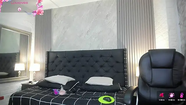 Snapshot of alicy__torres chatting on 09/25/25, 12:11 alicy torres online show from 09/25/25, 12:11