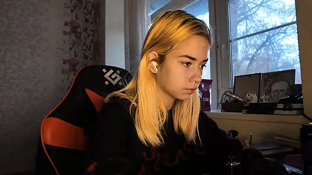 Witching Moon online show from 11/24/25, 07:30