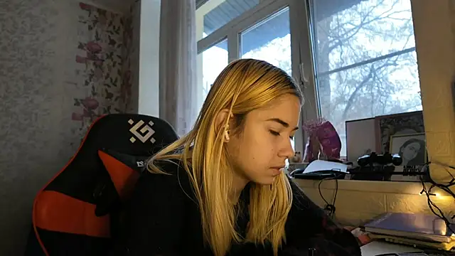 Witching Moon online show from 12/19/25, 07:11