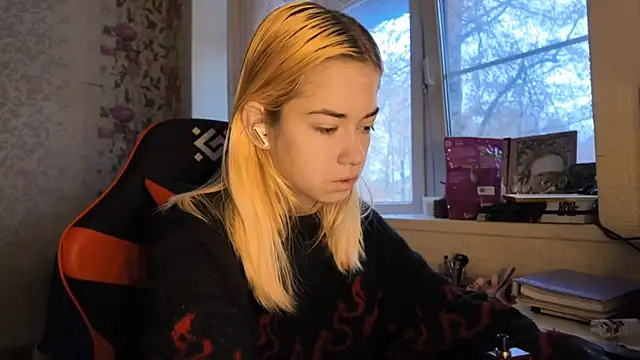 Witching Moon online show from 11/27/25, 07:31