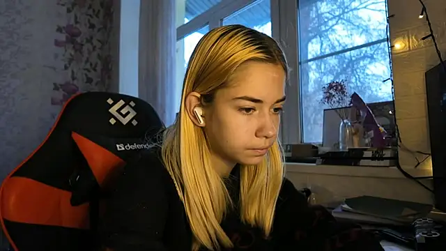 Witching Moon online show from 12/16/25, 06:50