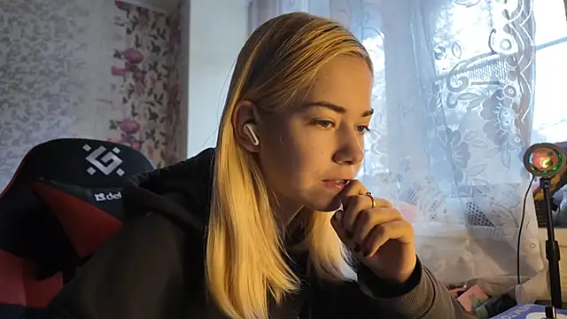 Witching Moon online show from 10/27/25, 07:31