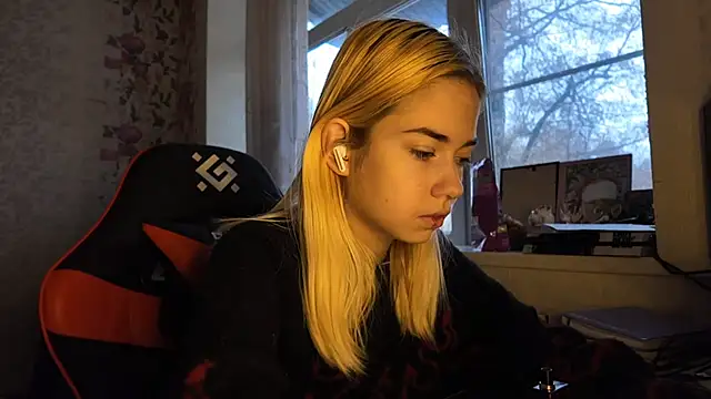 Witching Moon online show from 11/29/25, 08:03