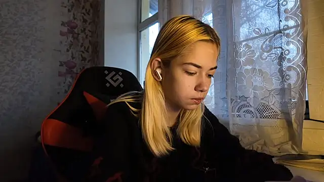 Witching Moon online show from 11/18/25, 07:33