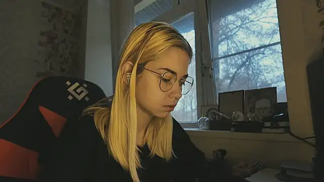 Witching Moon online show from 11/22/25, 08:02